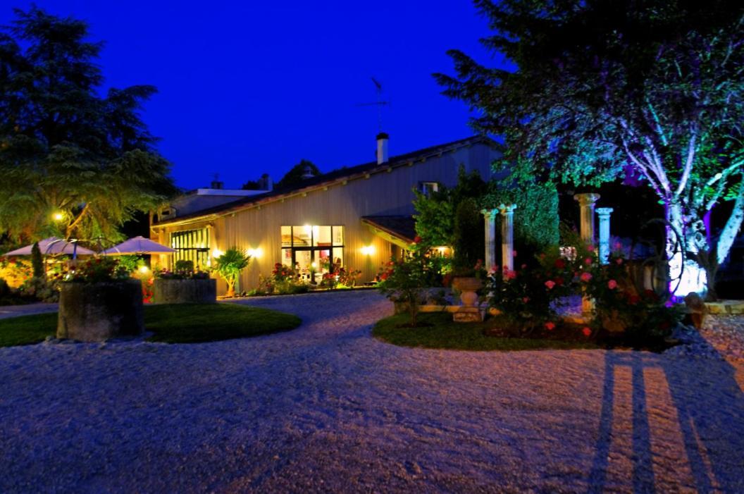 Logis Hotel Restaurant L'Essille Bassac Exterior foto